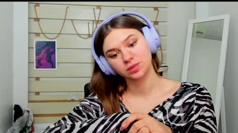 Monika online show from 4, 2, 2025