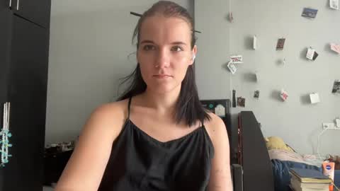 Snapshot of moniquerinn chatting on 21, 4, 2026 Rose online show from 21, 4, 2026