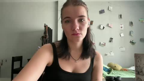 Snapshot of moniquerinn chatting on 29, 4, 2026 Rose online show from 29, 4, 2026