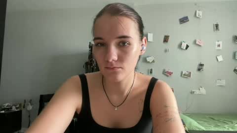 Snapshot of moniquerinn chatting on 30, 4, 2026 Rose online show from 30, 4, 2026