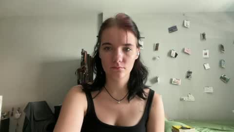 Snapshot of moniquerinn chatting on 1, 5, 2026 Rose online show from 1, 5, 2026