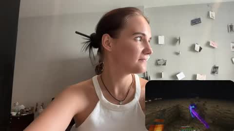 Snapshot of moniquerinn chatting on 7, 5, 2026 Rose online show from 7, 5, 2026