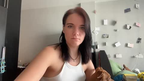 Snapshot of moniquerinn chatting on 8, 5, 2026 Rose online show from 8, 5, 2026