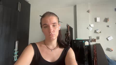 Snapshot of moniquerinn chatting on 16, 5, 2026 Rose online show from 16, 5, 2026