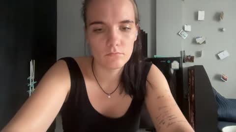 Snapshot of moniquerinn chatting on 16, 5, 2026 Rose online show from 16, 5, 2026