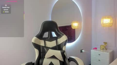 Snapshot of monserrat_girl chatting on 20, 11, 2025 online show from 20, 11, 2025