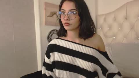 Snapshot of moon__april chatting on 15, 10, 2025 Elizabeth online show from 15, 10, 2025