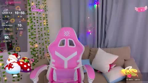 Snapshot of moon__bunny chatting on 13, 12, 2025 Moon Bunny online show from 13, 12, 2025