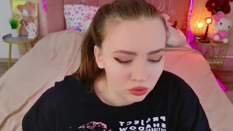 Snapshot of moon__bunny chatting on 12, 2, 2026 Moon Bunny online show from 12, 2, 2026