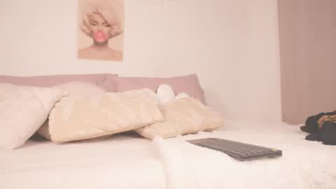 Snapshot of moon_angels chatting on 12, 6, 2026 Angels online show from 12, 6, 2026