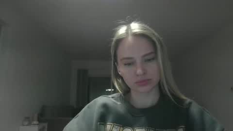 moon_light_girl online show from 3, 3, 2025
