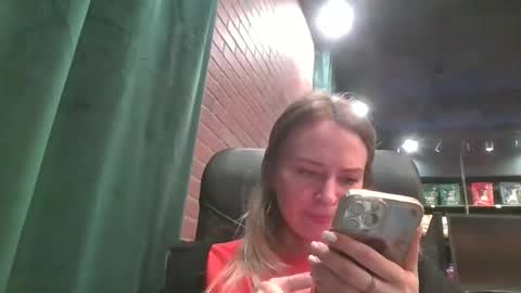 moon_light_girl online show from 5, 3, 2025