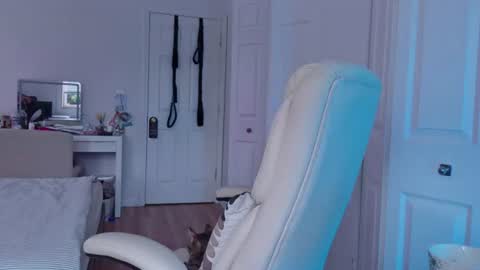 Snapshot of moon_light_girl chatting on 18, 6, 2026 moon_light_girl online show from 18, 6, 2026