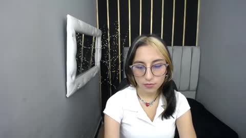 Snapshot of moon_shut chatting on 4, 3, 2026 MOON SHUT online show from 4, 3, 2026