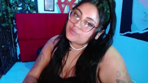 Snapshot of moon_sunflowers chatting on 15, 11, 2025 moon_sunflowers online show from 15, 11, 2025