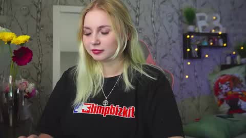 Snapshot of moon_valkyriie chatting on 10, 3, 2026 Emilia online show from 10, 3, 2026
