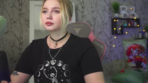Snapshot of moon_valkyriie chatting on 13, 3, 2026 Emilia online show from 13, 3, 2026