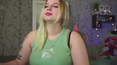 Snapshot of moon_valkyriie chatting on 30, 4, 2026 Emilia online show from 30, 4, 2026