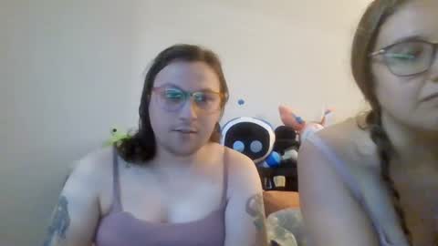 Snapshot of moonbeamsmischief chatting on 4, 8, 2026 moonbeamsmischief online show from 4, 8, 2026