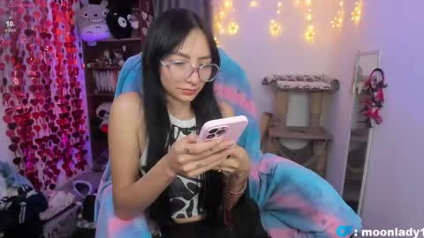 MOON  online show from 22, 4, 2026