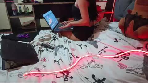 Snapshot of moonvelvetduo chatting on 28, 7, 2026 moonvelvetduo online show from 28, 7, 2026