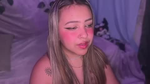 Snapshot of moonxxvelvet chatting on 3, 3, 2026 moonxxvelvet online show from 3, 3, 2026