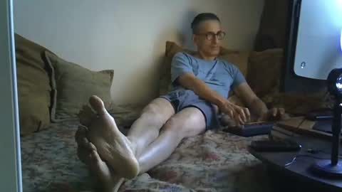 Snapshot of moovurey16 chatting on 16, 11, 2025 Alex online show from 16, 11, 2025