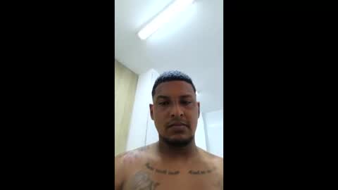 Snapshot of morenoman25 chatting on 6, 4, 2026 Carlos online show from 6, 4, 2026