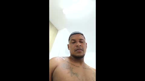 Snapshot of morenoman25 chatting on 6, 4, 2026 Carlos online show from 6, 4, 2026