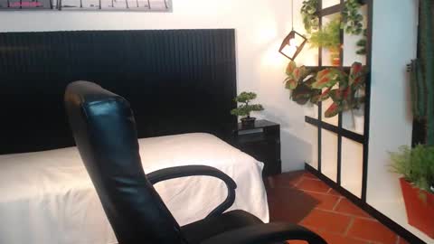 Mou Fly online show from 27, 11, 2025