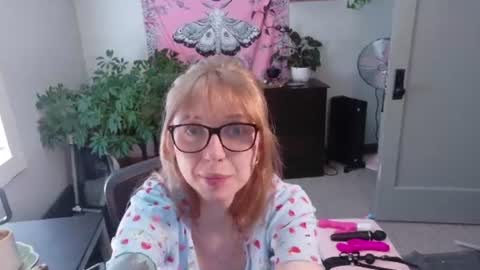 Snapshot of mousiegirl chatting on 22, 6, 2026 Mousie online show from 22, 6, 2026