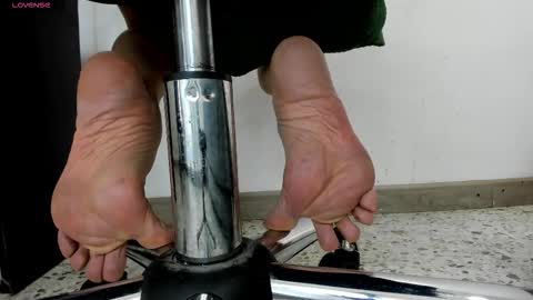 Snapshot of moxa_hot chatting on 1, 10, 2025 moxa hot online show from 1, 10, 2025