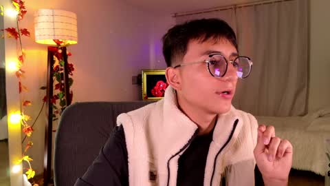 Snapshot of mr_evan1 chatting on 4, 2, 2025 Mr Evans online show from 4, 2, 2025