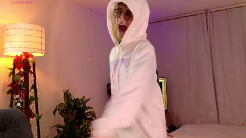 Snapshot of mr_evan1 chatting on 27, 2, 2025 Mr Evans online show from 27, 2, 2025