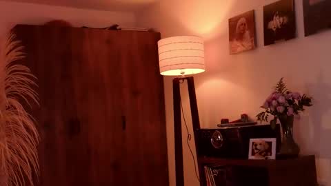 Snapshot of mr_evan1 chatting on 15, 10, 2025 Mr Evans online show from 15, 10, 2025