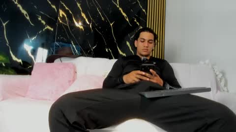 Snapshot of mr_maximo chatting on 24, 4, 2026 mr_maximo online show from 24, 4, 2026