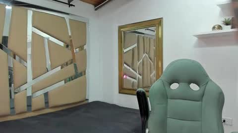 MIKEE online show from 16, 2, 2025