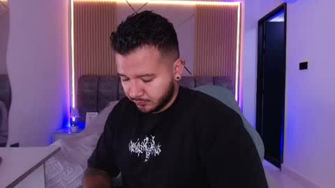 MIKEE online show from 23, 4, 2026