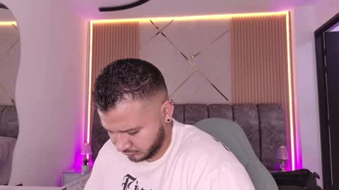 Snapshot of mr_mikee_ chatting on 26, 5, 2026 MIKEE online show from 26, 5, 2026