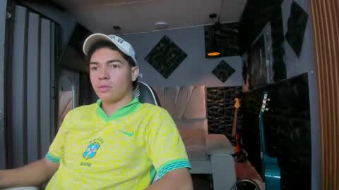 Snapshot of mr_mois chatting on 27, 4, 2026 mr_mois online show from 27, 4, 2026