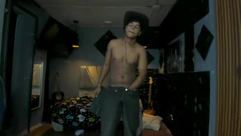 Snapshot of mr_mois chatting on 9, 5, 2026 mr_mois online show from 9, 5, 2026