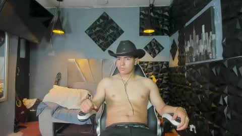 Snapshot of mr_mois chatting on 13, 5, 2026 mr_mois online show from 13, 5, 2026