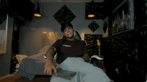 Snapshot of mr_mois chatting on 13, 5, 2026 mr_mois online show from 13, 5, 2026