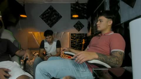 Snapshot of mr_mois chatting on 20, 5, 2026 mr_mois online show from 20, 5, 2026