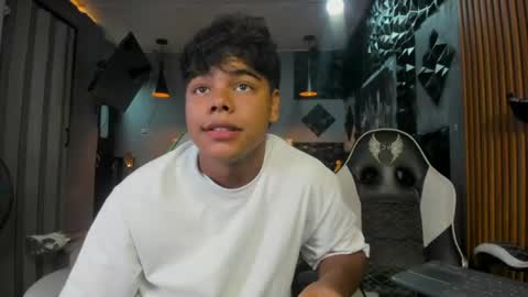Snapshot of mr_mois chatting on 17, 6, 2026 mr_mois online show from 17, 6, 2026
