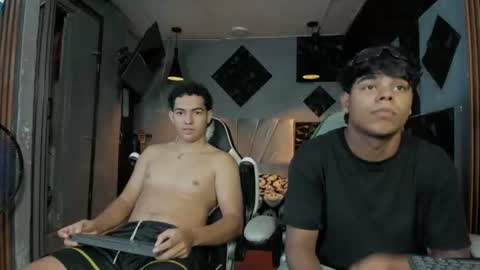 Snapshot of mr_mois chatting on 7, 7, 2026 mr_mois online show from 7, 7, 2026