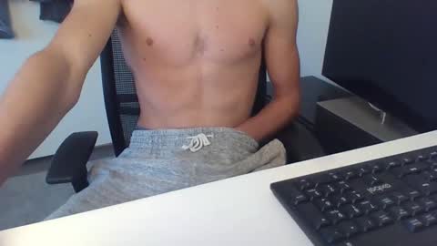 Snapshot of mr_natural96 chatting on 31, 10, 2025 mr_natural96 online show from 31, 10, 2025
