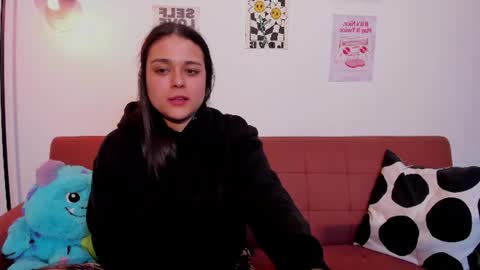 Snapshot of mrbuu_ chatting on 12, 6, 2026 Laura online show from 12, 6, 2026