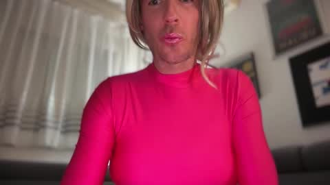 TaleOfLaura online show from 25, 4, 2026