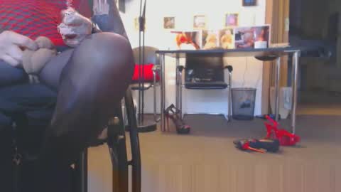 Snapshot of mrsilver333 chatting on 30, 10, 2025 Mik online show from 30, 10, 2025